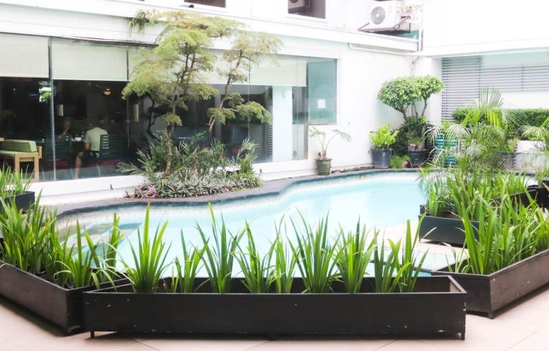 フィリピン留学 Cebu21 - LSLC-pool areas ground floor and chalet-2